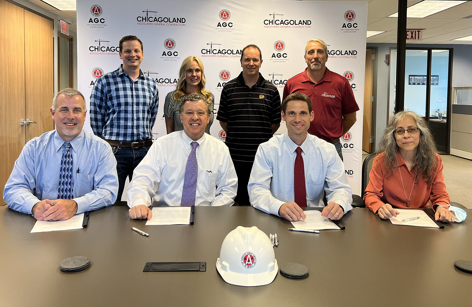 (Top) Mike Cwienkala, CAGC President, K.R. Miller Contractors; Stacey Kelly, CAGC Programs and Finance Manager; Vince Vacala, CAGC Board Member, Tyler Lane Construction; Mike Hampson, CAGC Executive Secretary (Bottom) Jim Martineck, Area Director, Chicago South OSHA Office; Tom Cuculich, CAGC Executive Director; Jake Scott, Area Director, Naperville OSHA Office; Angie Loftus, Area Director, Chicago North Area Office.
