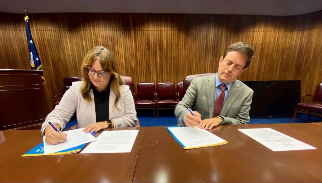 Photo of AFSP's Maggie Mortali and OSHA's Doug Parker signing documents