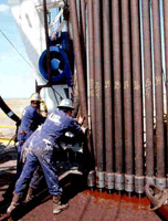 Figure 9. Moving tubulars - Photo Credit: OSHA – from current eTool