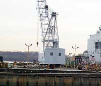 Figure 3: Locomotive crane on side of pier