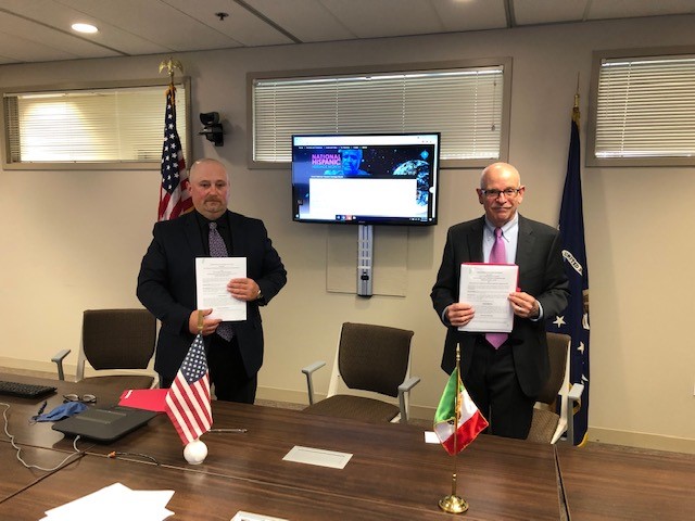 Jeffrey Erskine, Acting Regional Administrator, OSHA Region 1, and Alberto Fierro, Consul General, Consulate General of Mexico in Boston, display the alliance.